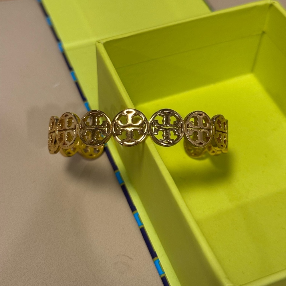 Tory Burch Gold Logo Link Cuff Bracelet - Picture 5 of 6